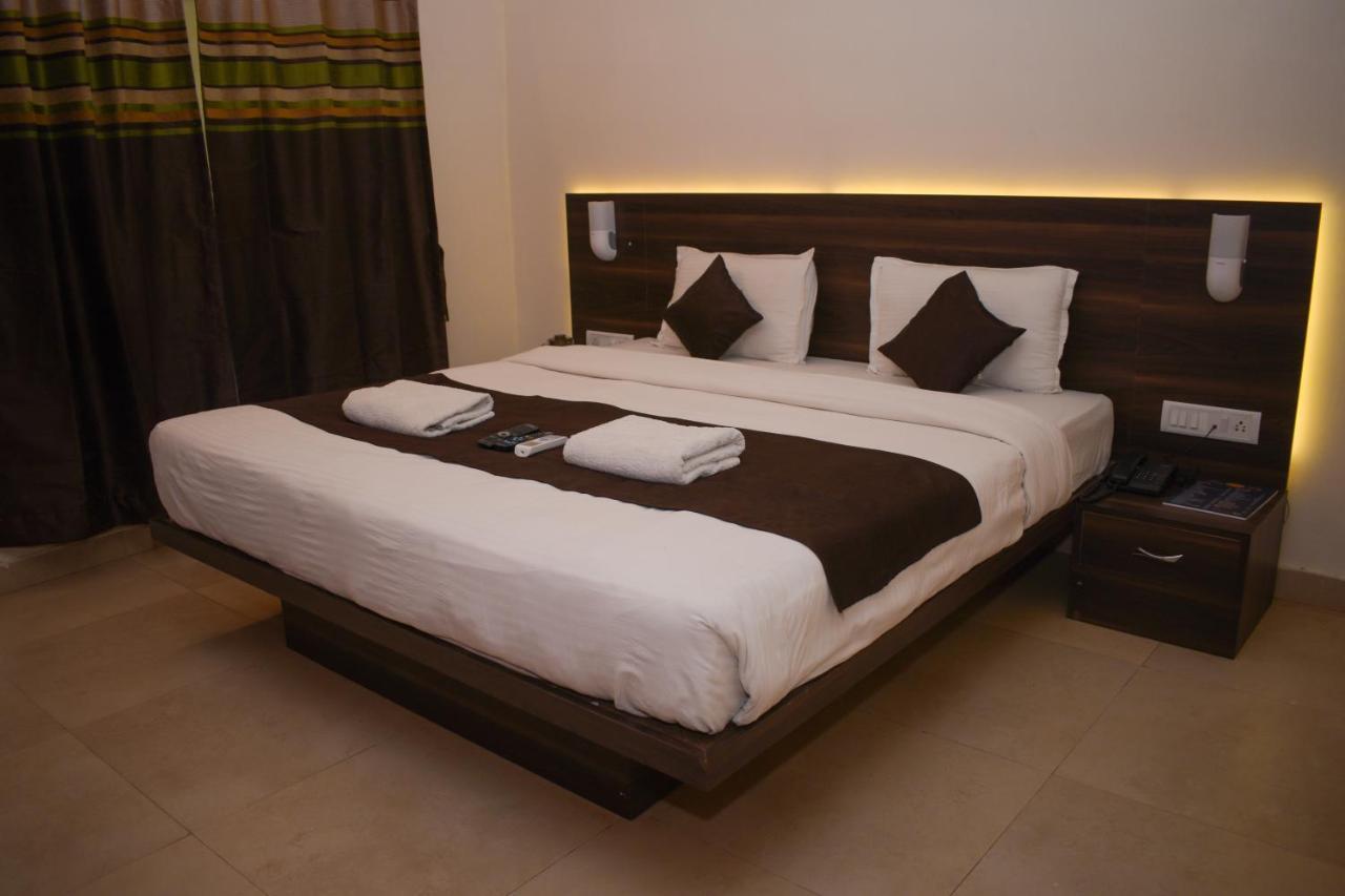 Hotel On The Rocks Mahabaleshwar Bagian luar foto