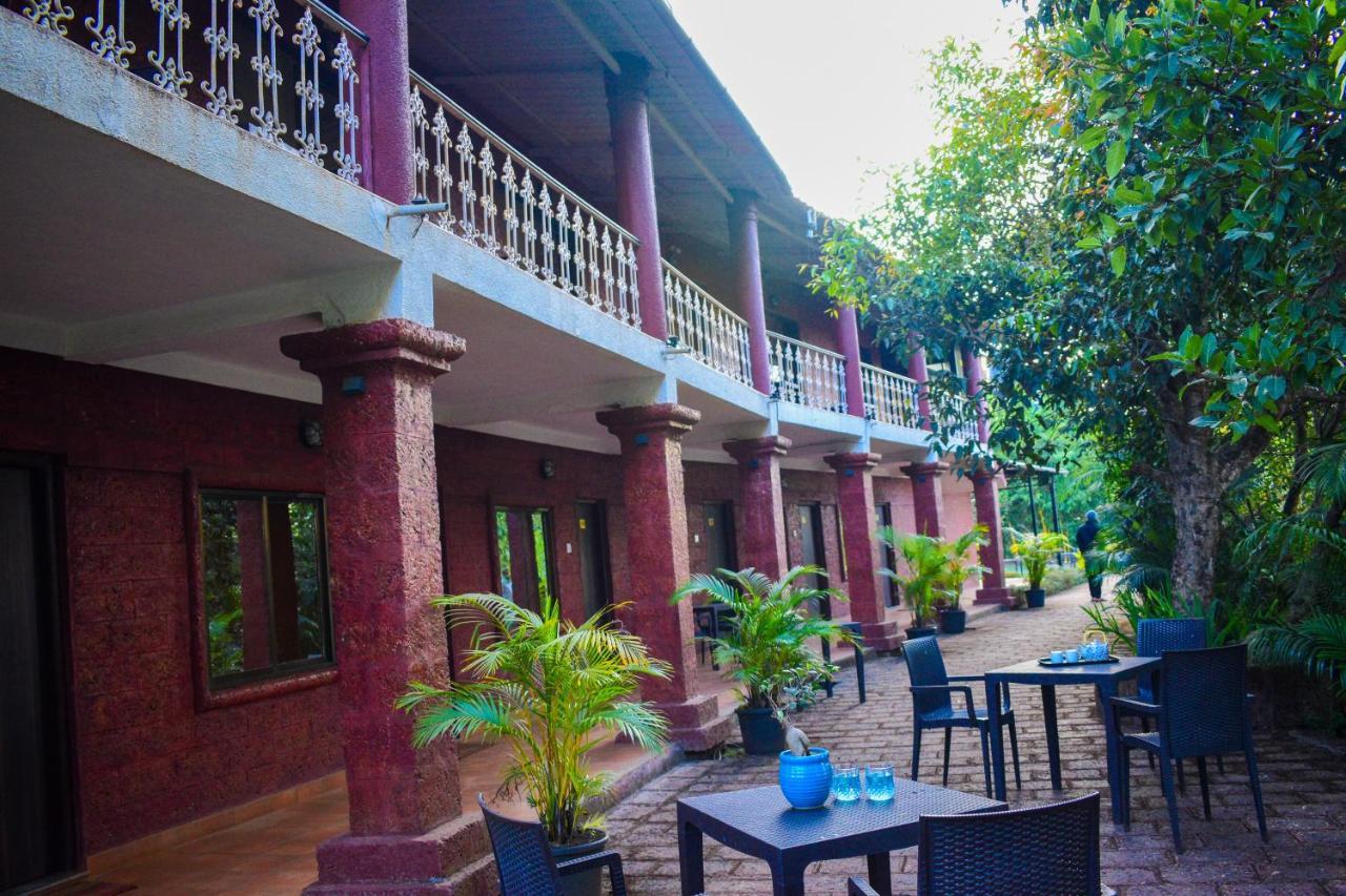 Hotel On The Rocks Mahabaleshwar Bagian luar foto