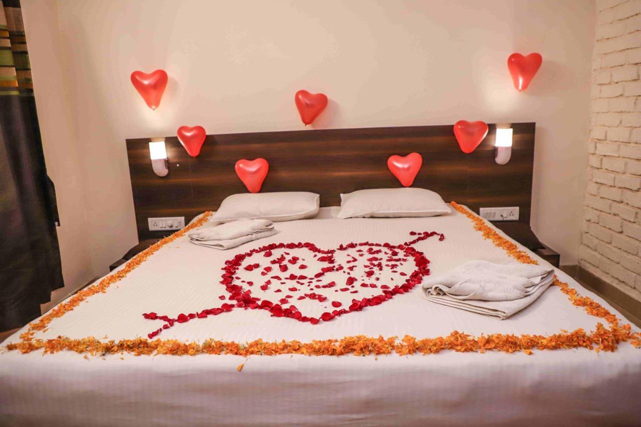 Hotel On The Rocks Mahabaleshwar Bagian luar foto