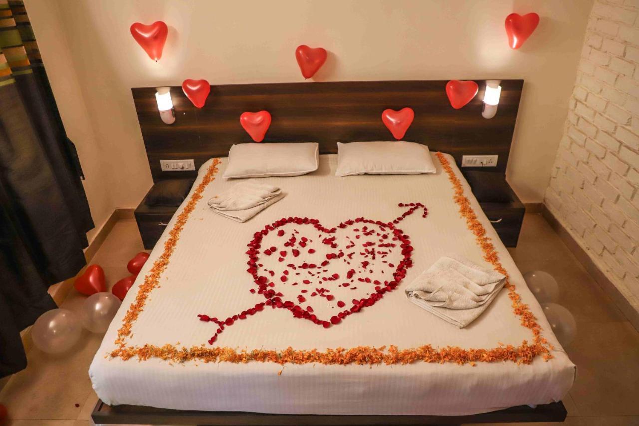 Hotel On The Rocks Mahabaleshwar Bagian luar foto
