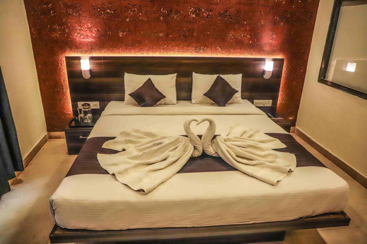Hotel On The Rocks Mahabaleshwar Bagian luar foto