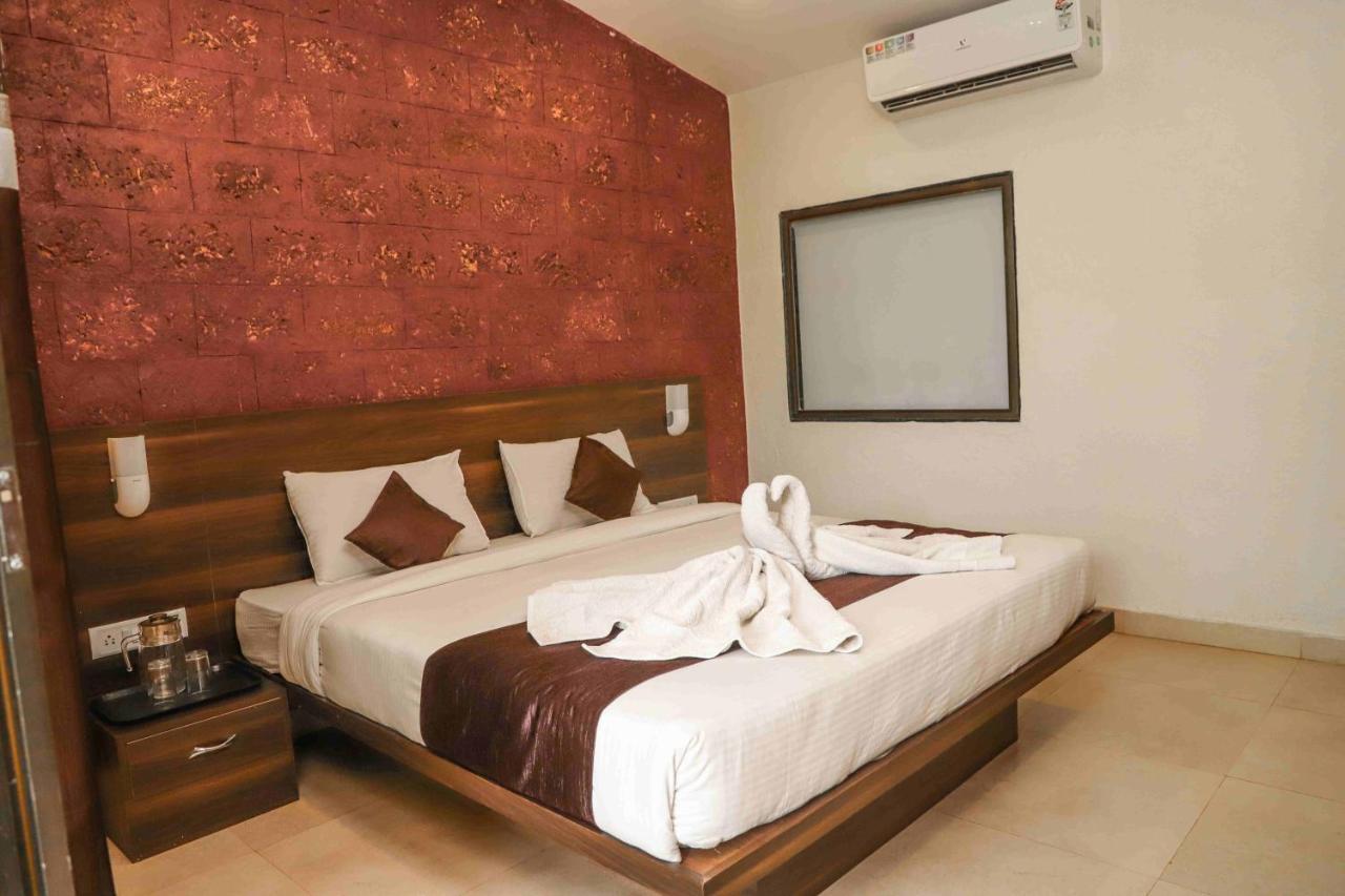 Hotel On The Rocks Mahabaleshwar Bagian luar foto