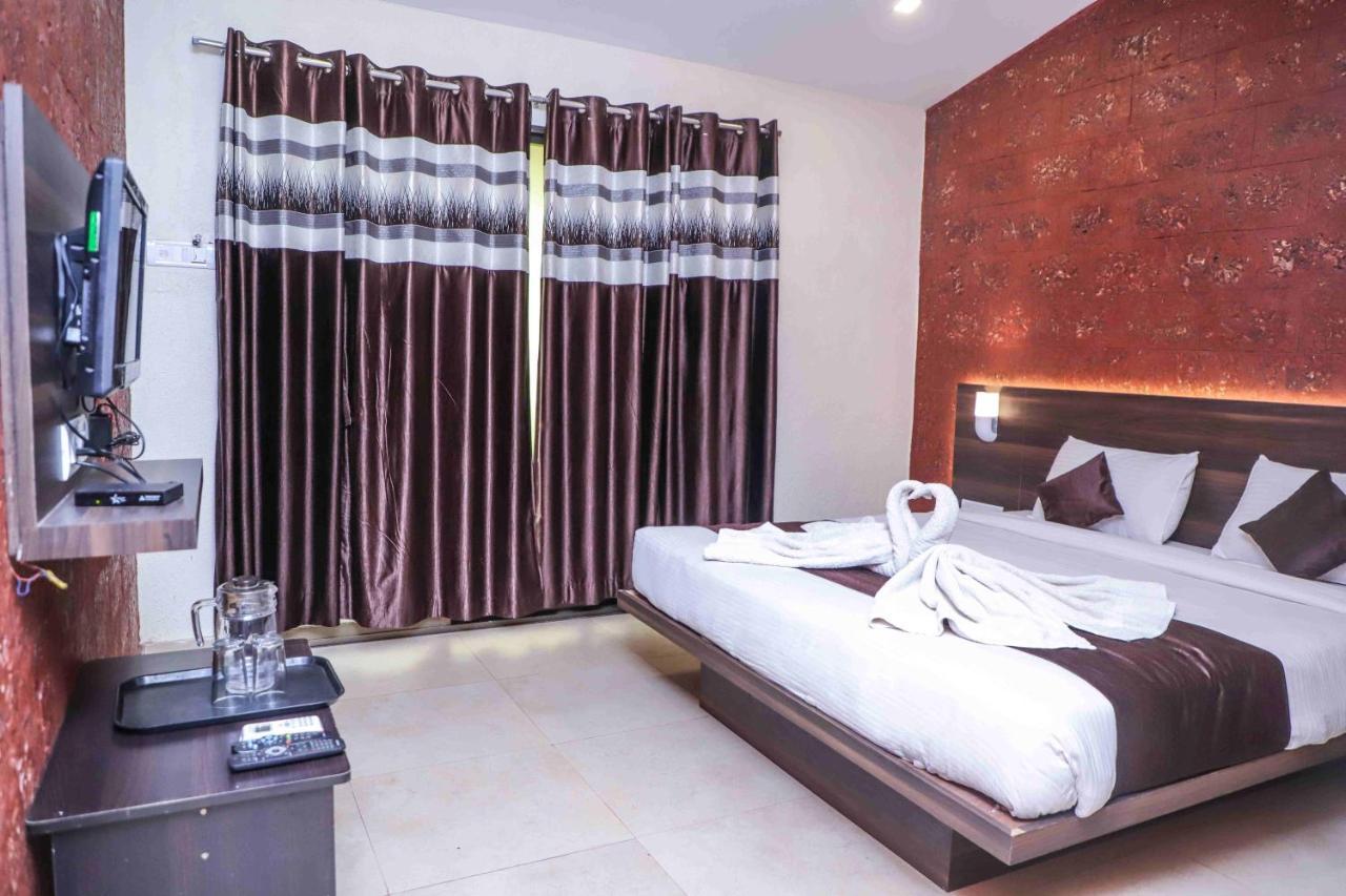 Hotel On The Rocks Mahabaleshwar Bagian luar foto