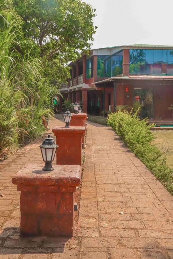 Hotel On The Rocks Mahabaleshwar Bagian luar foto
