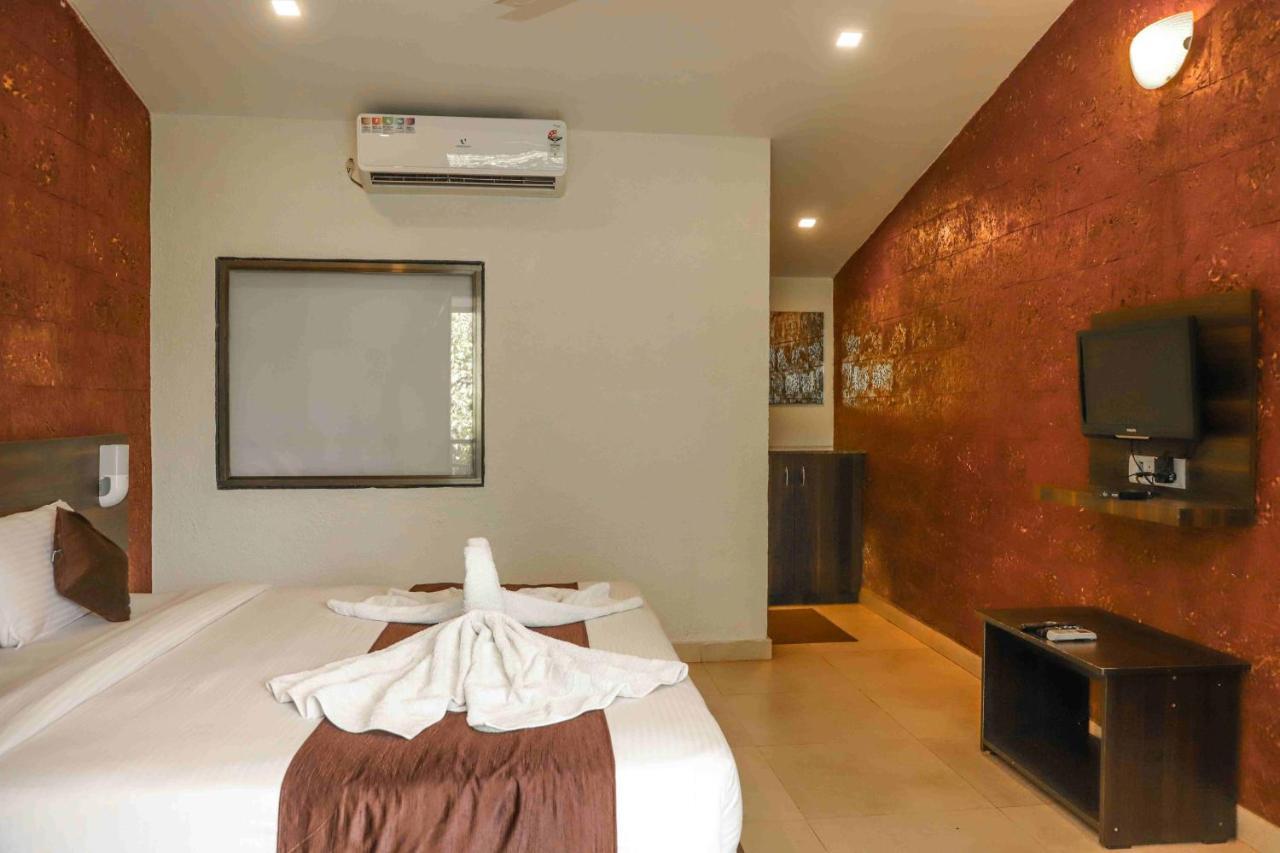 Hotel On The Rocks Mahabaleshwar Bagian luar foto