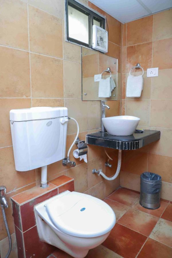 Hotel On The Rocks Mahabaleshwar Bagian luar foto