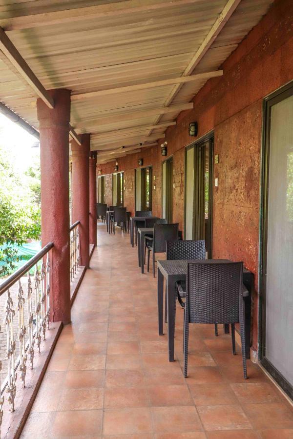 Hotel On The Rocks Mahabaleshwar Bagian luar foto