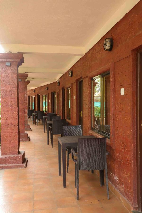 Hotel On The Rocks Mahabaleshwar Bagian luar foto