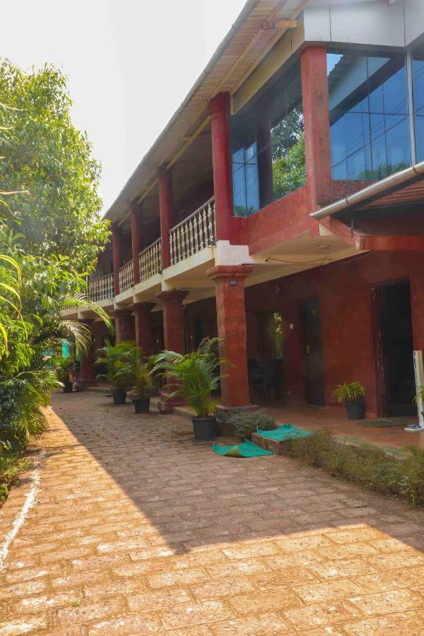 Hotel On The Rocks Mahabaleshwar Bagian luar foto