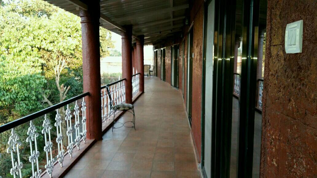 Hotel On The Rocks Mahabaleshwar Bagian luar foto