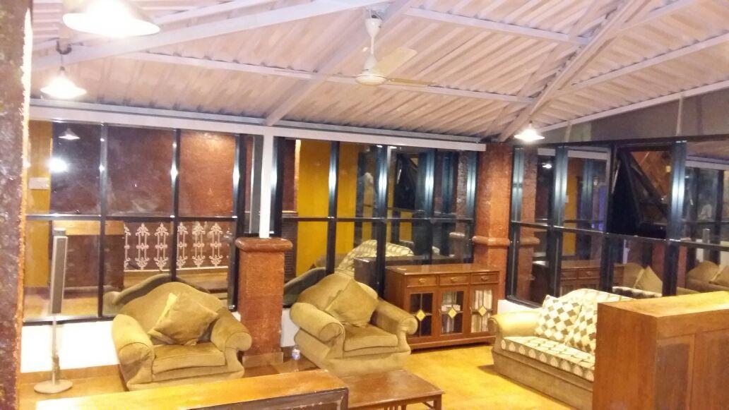 Hotel On The Rocks Mahabaleshwar Bagian luar foto