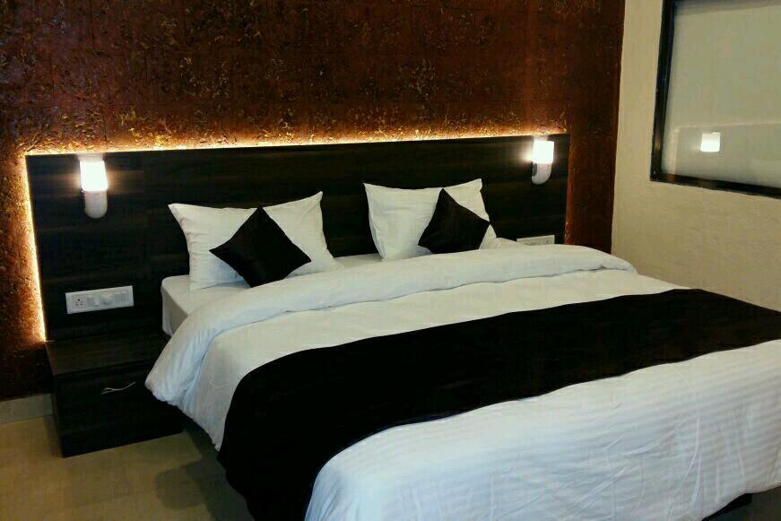 Hotel On The Rocks Mahabaleshwar Bagian luar foto