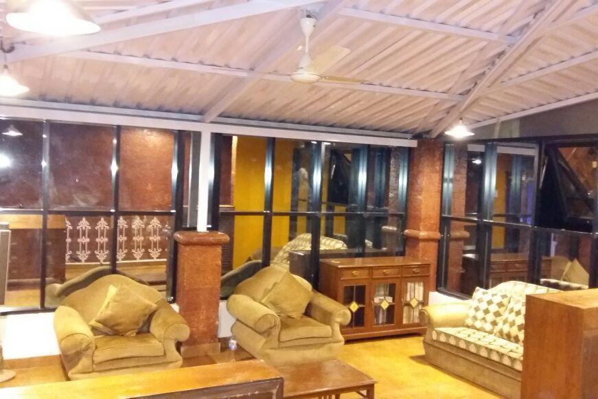 Hotel On The Rocks Mahabaleshwar Bagian luar foto